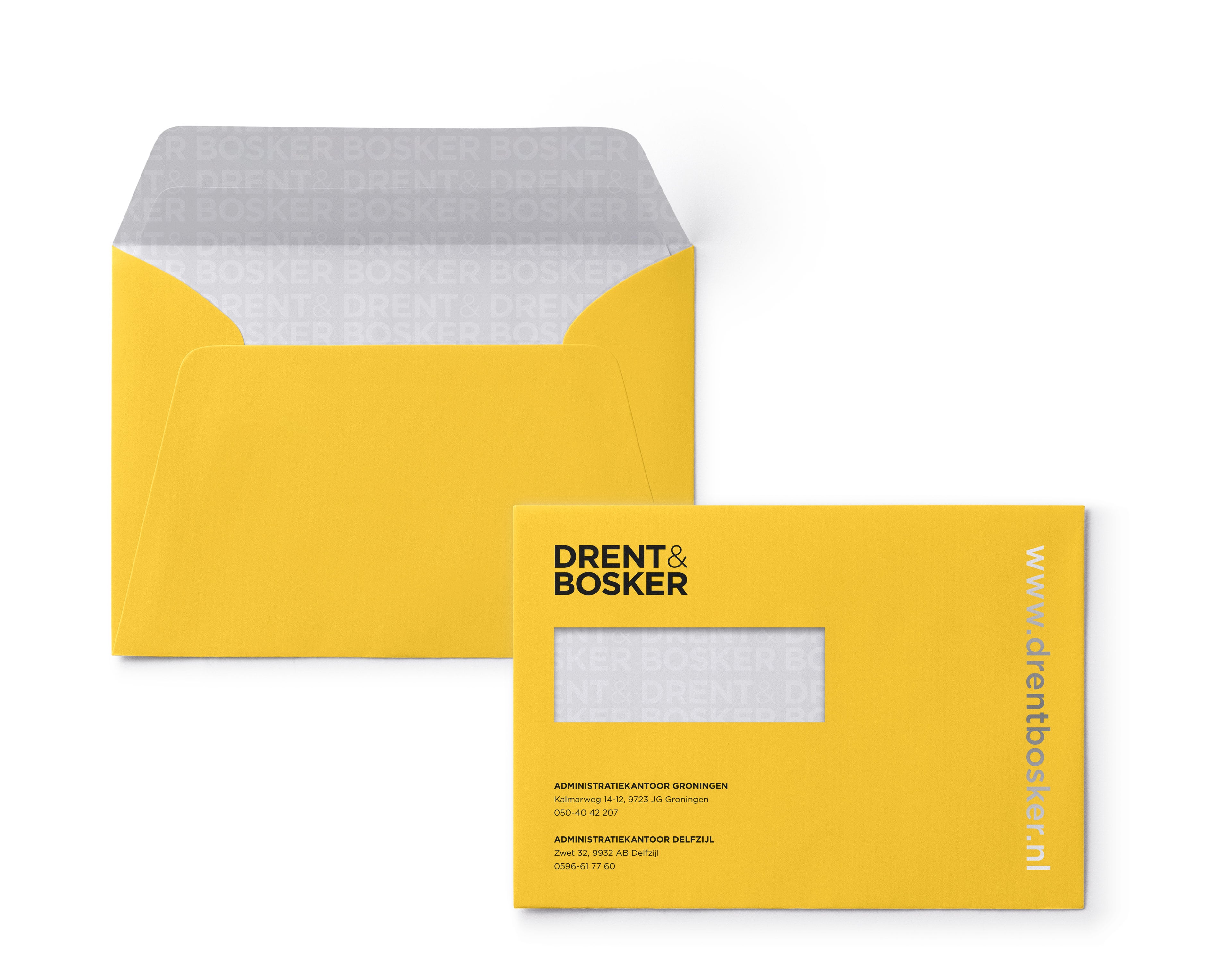 Enveloppen in het geel met het Drent & Bosker-logo erop