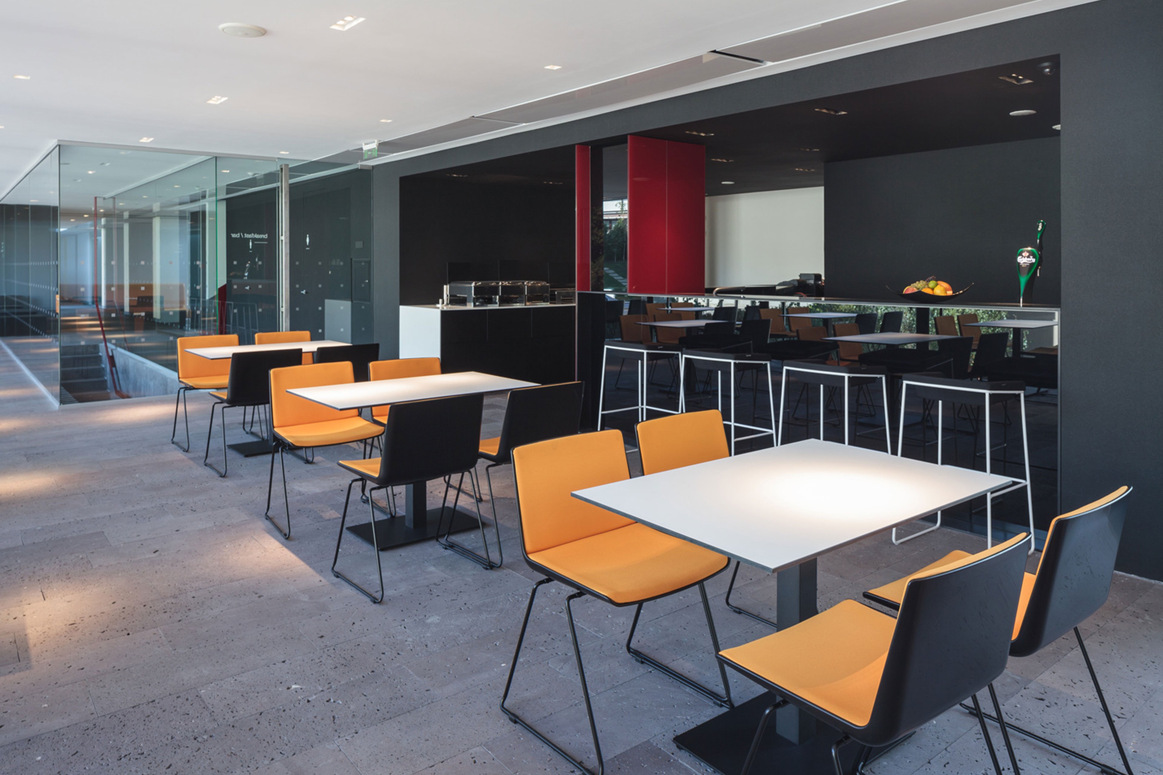 De bar van Hotel Privo.