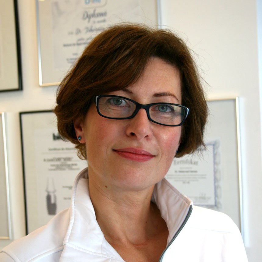 Marika Benczédi, de tandtechnicus van Health Travellers.