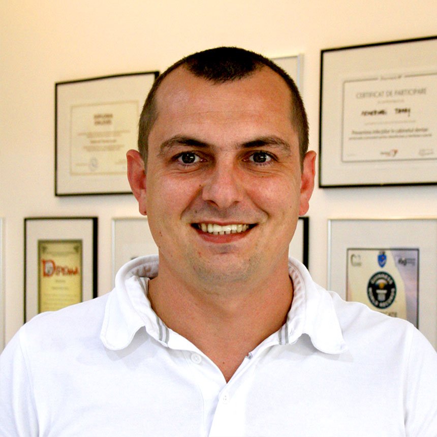 Dr. Lucian Pavelea, de tweede tandarts van Health Travellers.