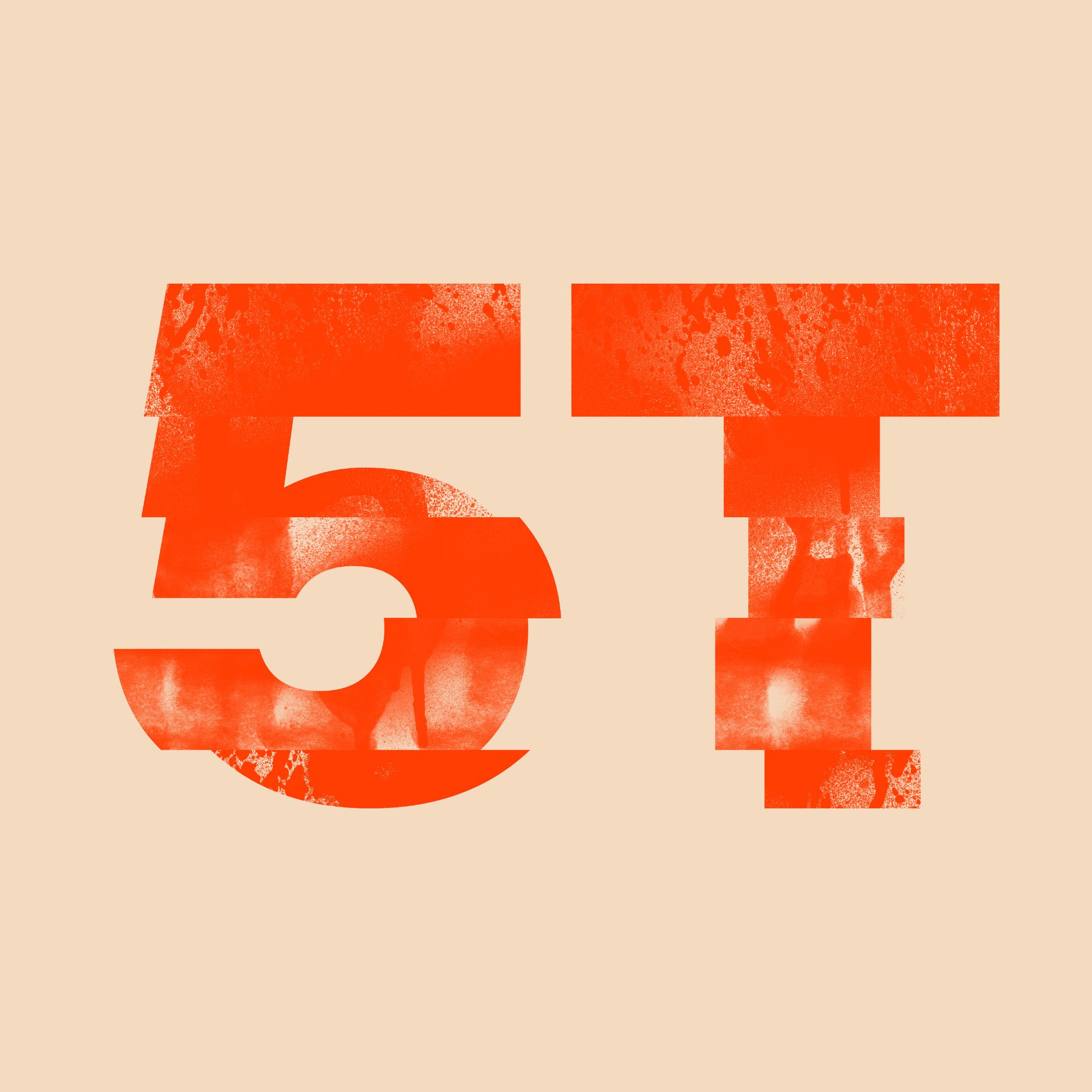 Het logo van 5Talenten in oranje verfstreken op een beige achtergrond.