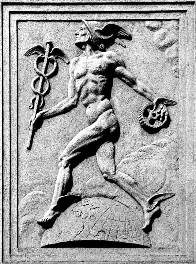 Reliëf van Mercurius of Hermes. De god draagt een gevleugelde helm, gevleugelde sandalen en een caduceus (staf).