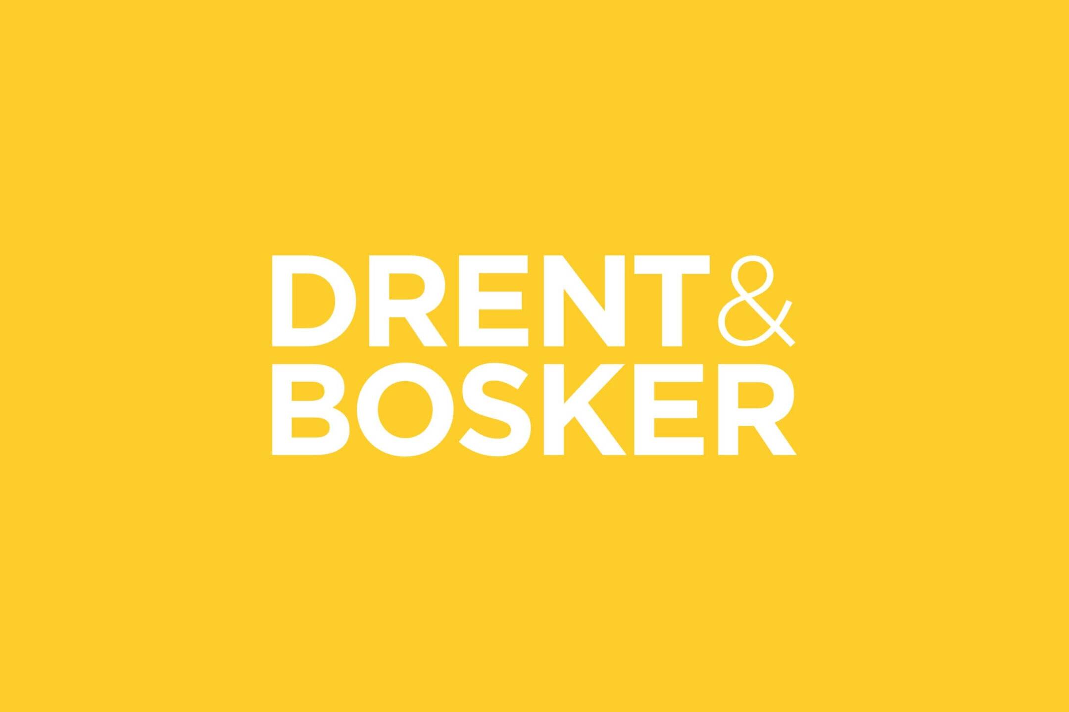 Het logo van Drent & Bosker in het wit dat zweeft boven een knalgele achtergrond.